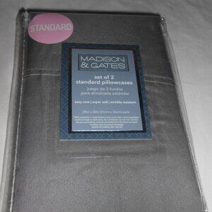 2 NEW Madison & Gates standard size set of 2 pillowcases gray in zipper bag 🎁